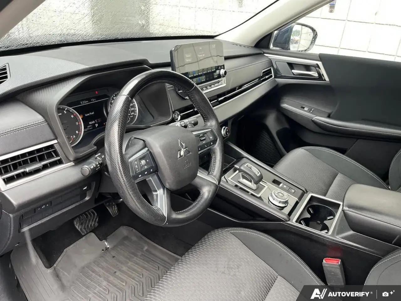 Mitsubishi Outlander снимка Mitsubishi Outlander