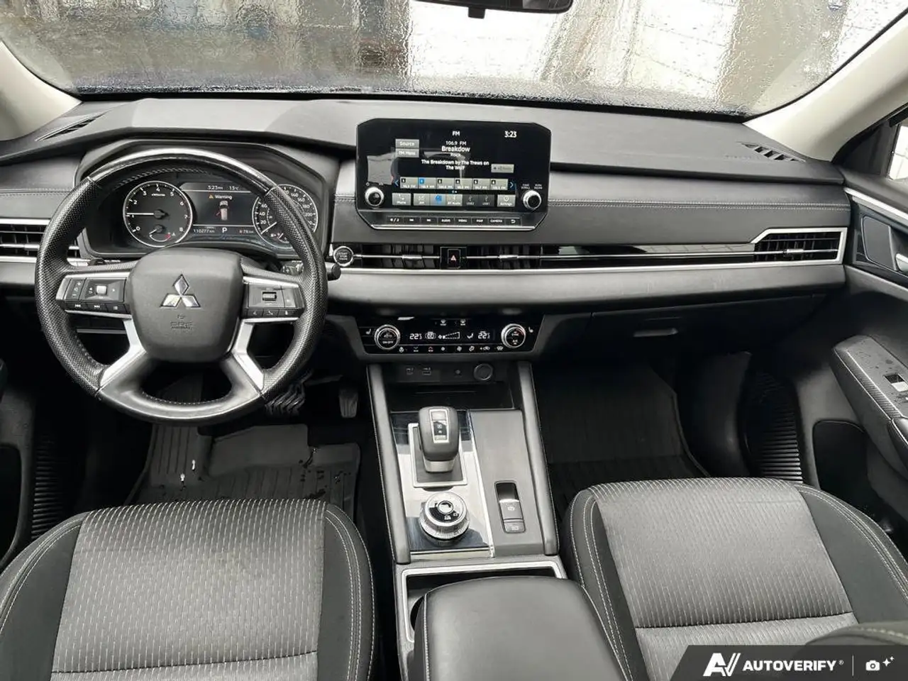 Mitsubishi Outlander снимка Mitsubishi Outlander