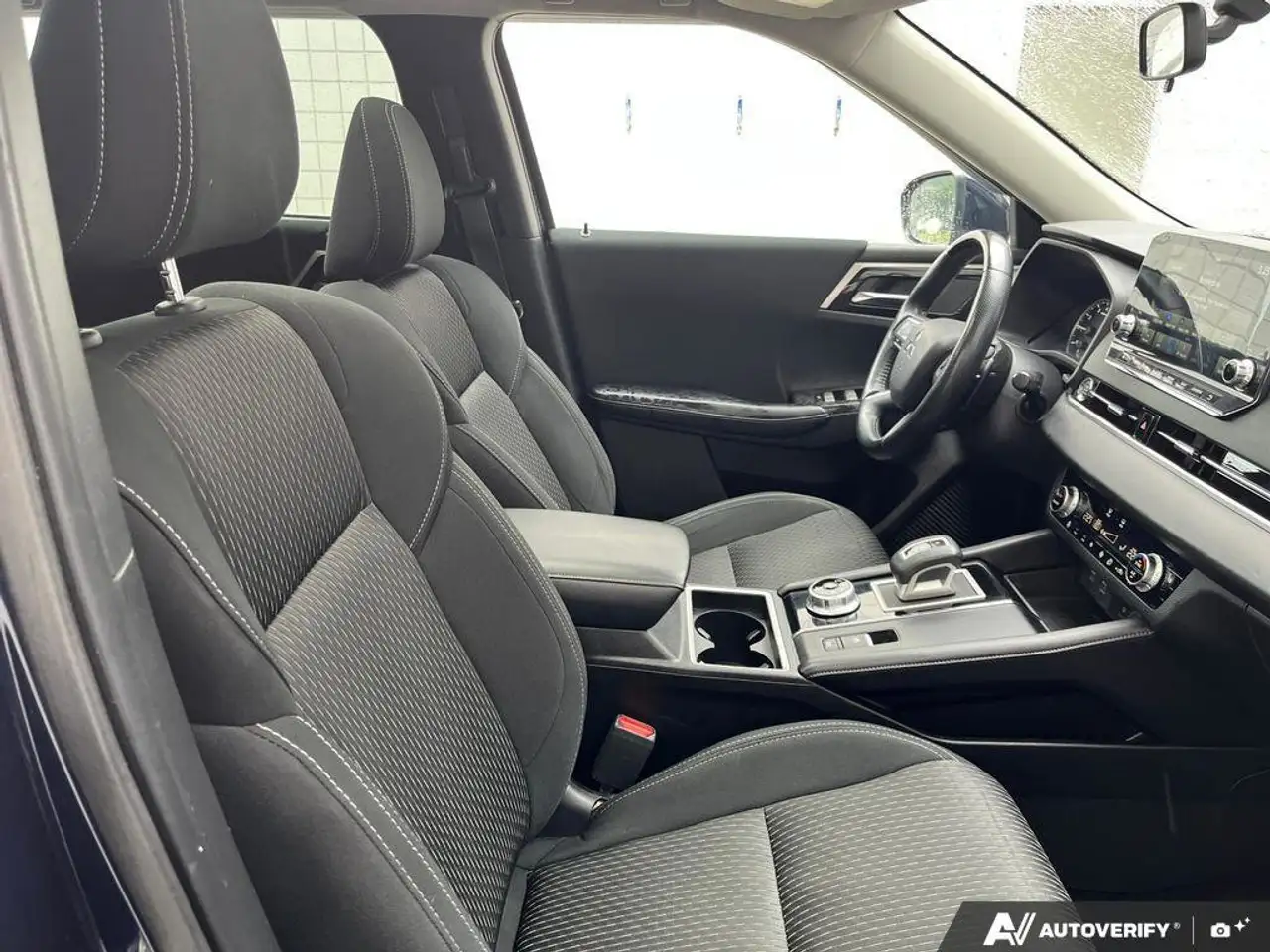 Mitsubishi Outlander снимка Mitsubishi Outlander
