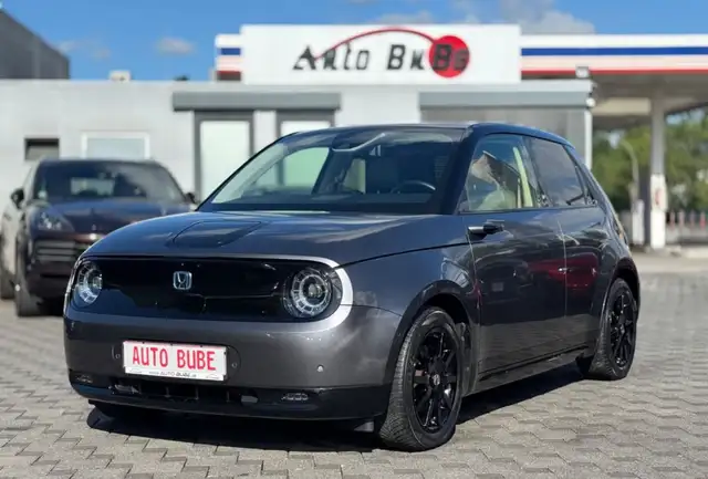 Honda e Advance Llantas 17