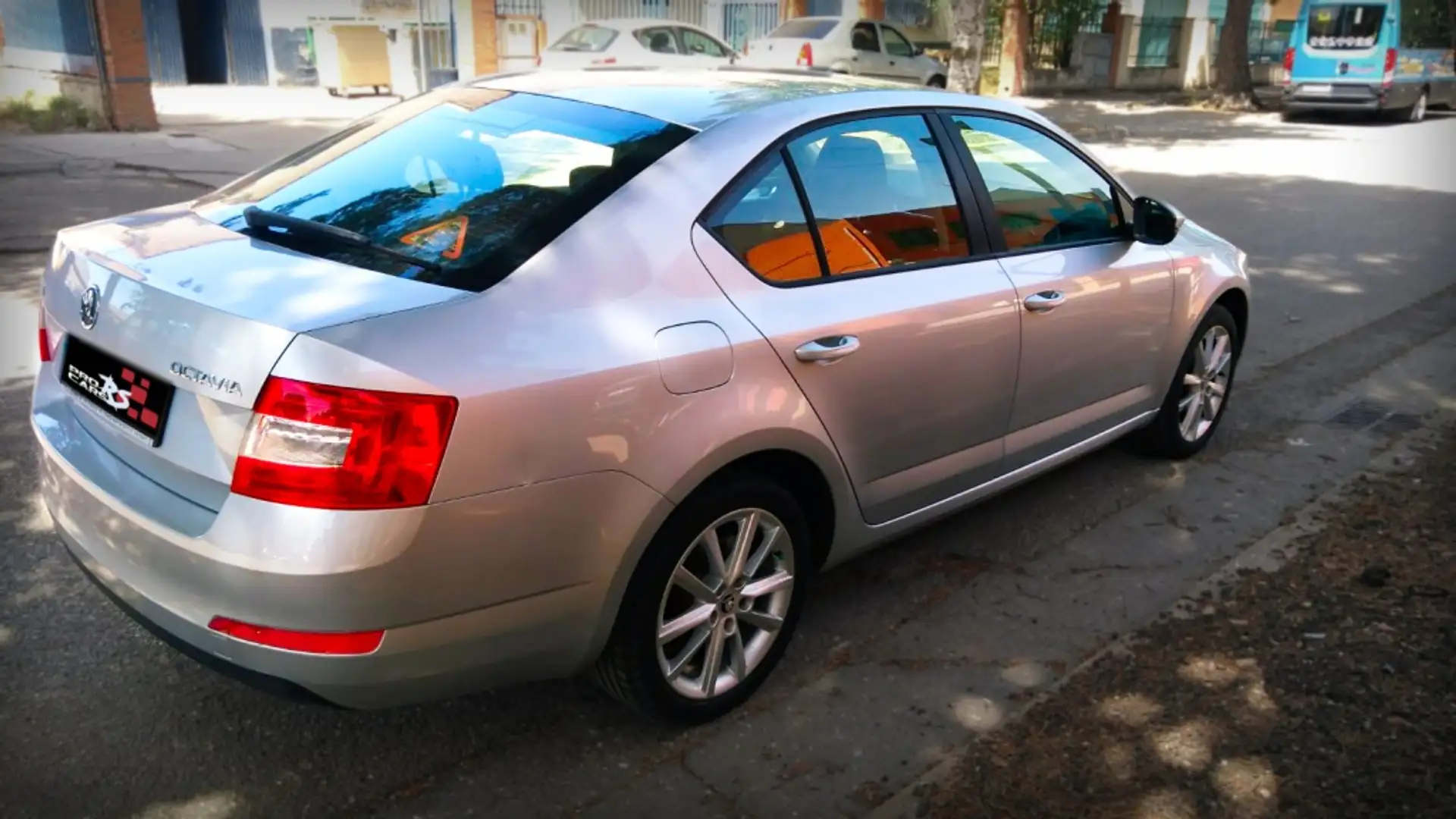 Skoda Octavia 1.6TDI CR Active Pro 105 Plateado - 2
