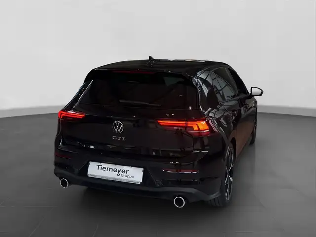 Volkswagen Golf view 3