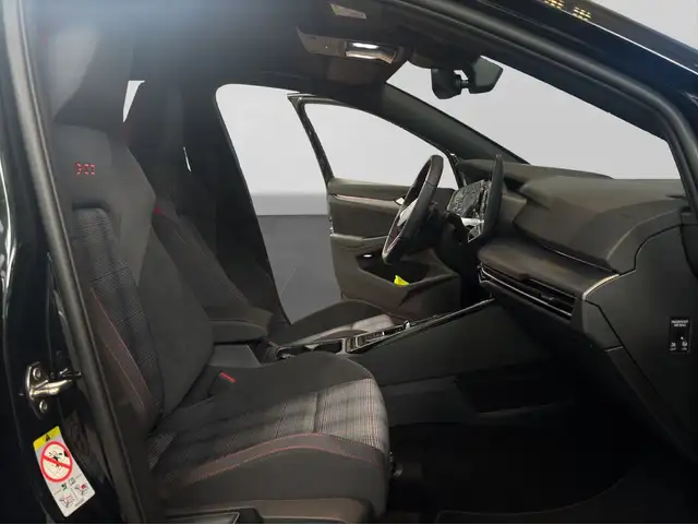 Volkswagen Golf view 4