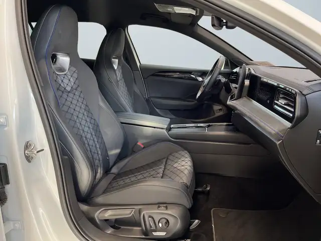 Volkswagen Passat view 10