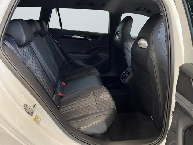 Volkswagen Passat view 11