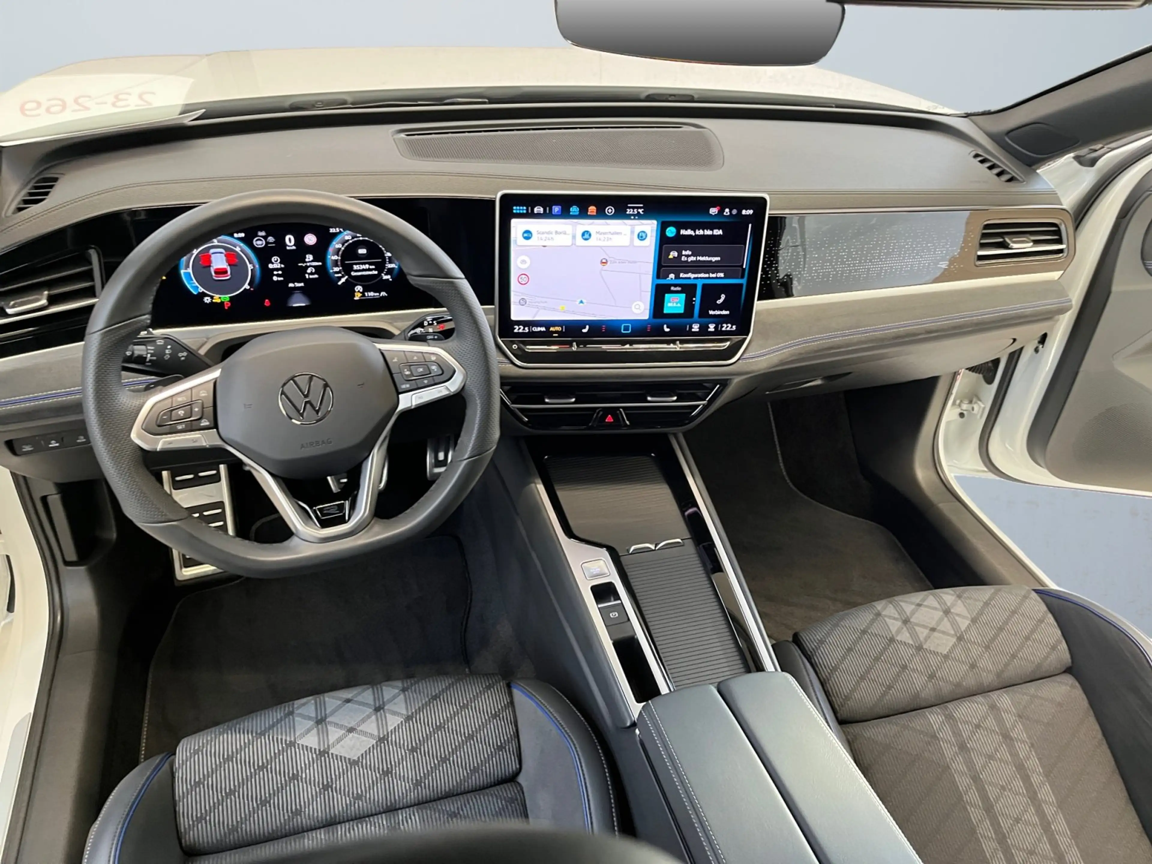 Volkswagen Passat Variant R-Line 2.0 TDI DSG 4Motion AHK DCC — photo 8