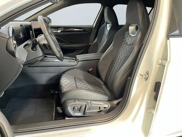 Volkswagen Passat view 7