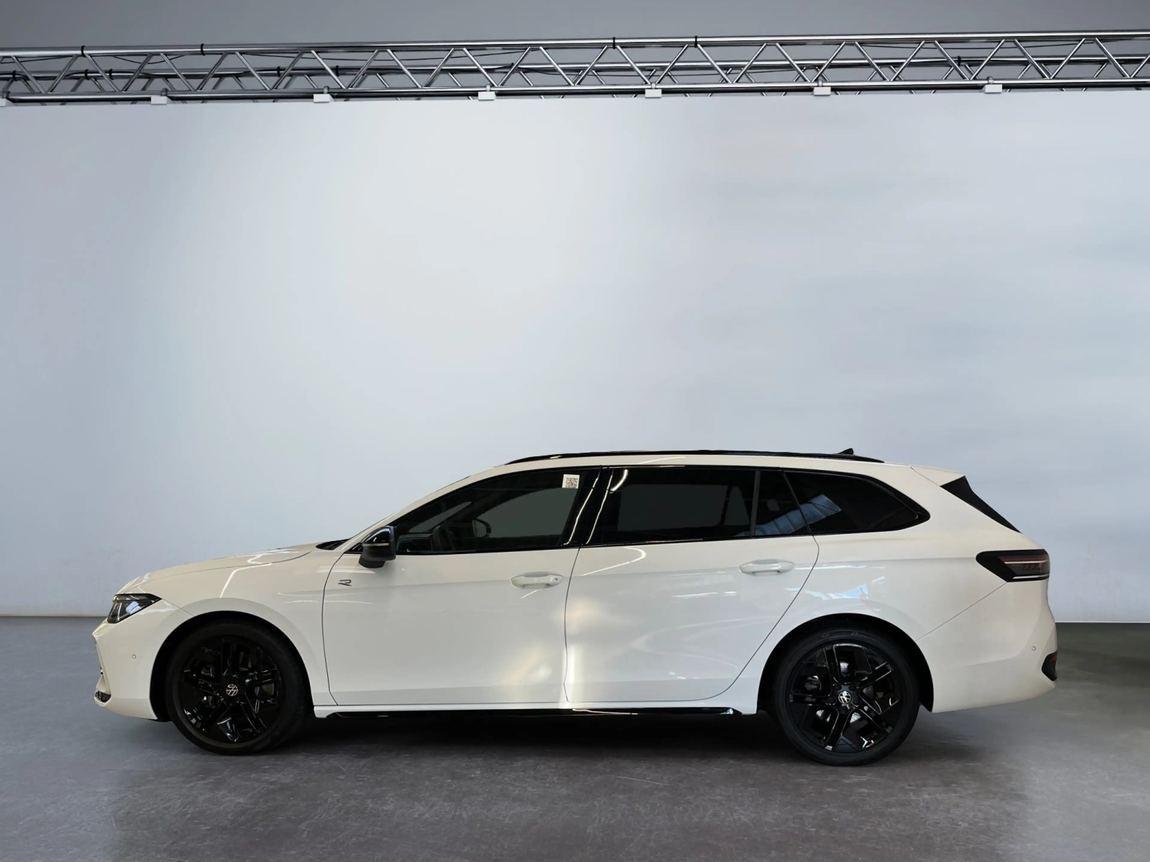 Volkswagen Passat Variant R-Line 2.0 TDI DSG 4Motion AHK DCC — photo 3