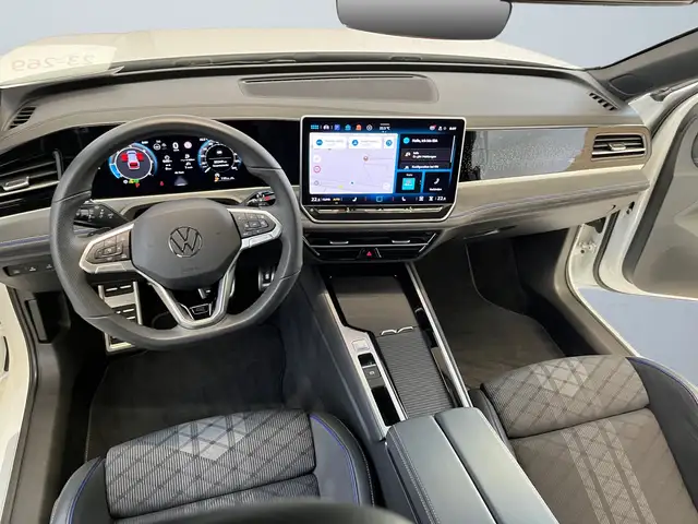 Volkswagen Passat view 8
