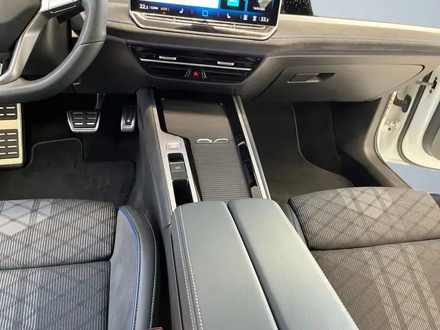 Volkswagen Passat view 9