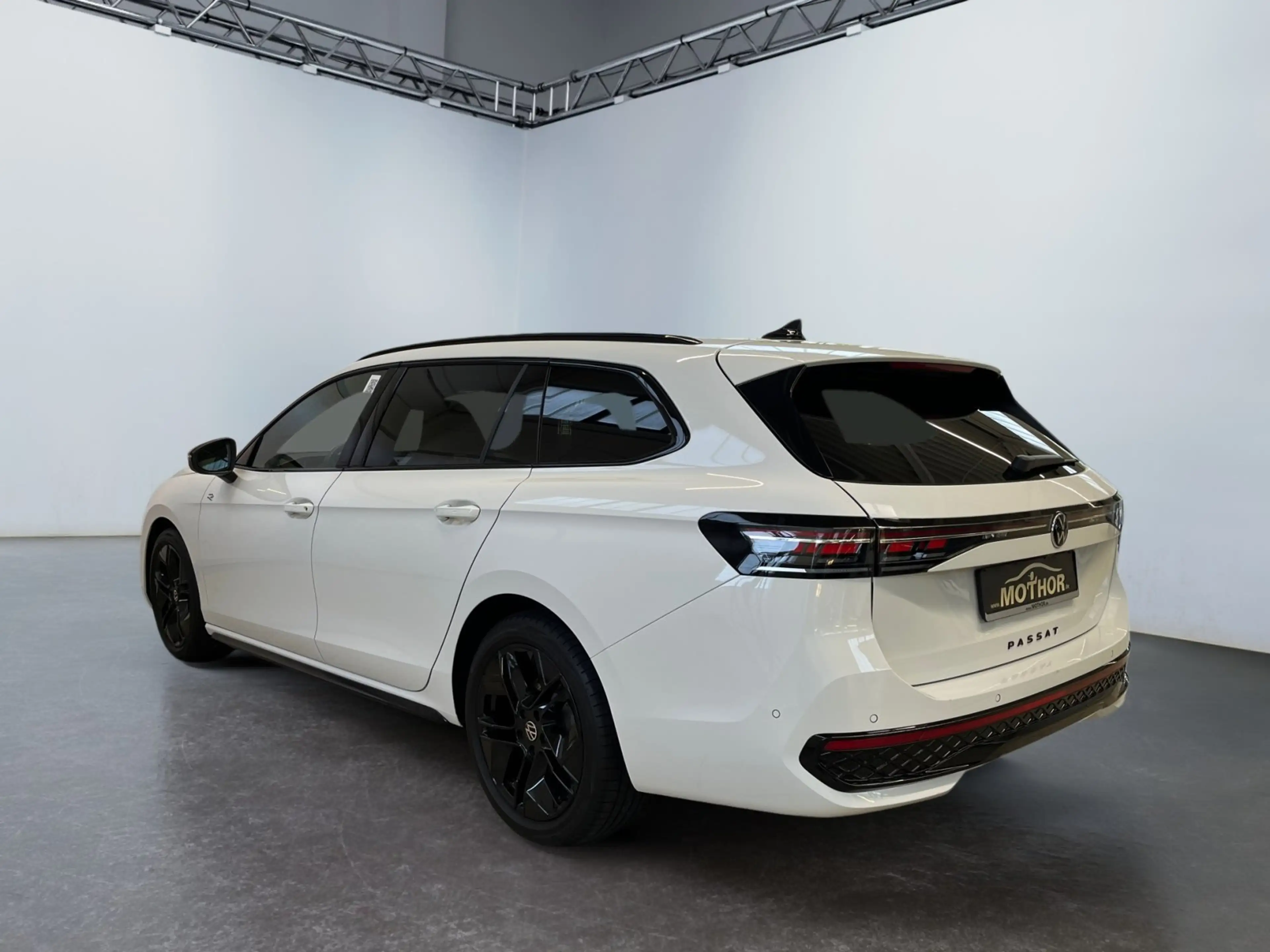 Volkswagen Passat Variant R-Line 2.0 TDI DSG 4Motion AHK DCC — photo 4