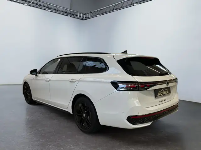 Volkswagen Passat view 4