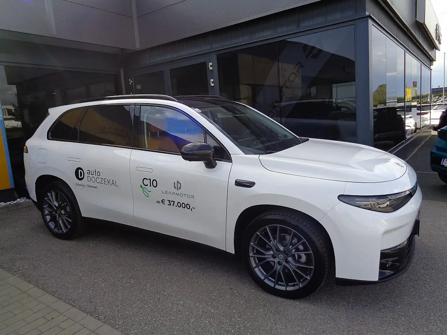 Leapmotor C10 REEV 28,4kWh Design RANGE EXTENDER mit bis zu 9... Alb - 1