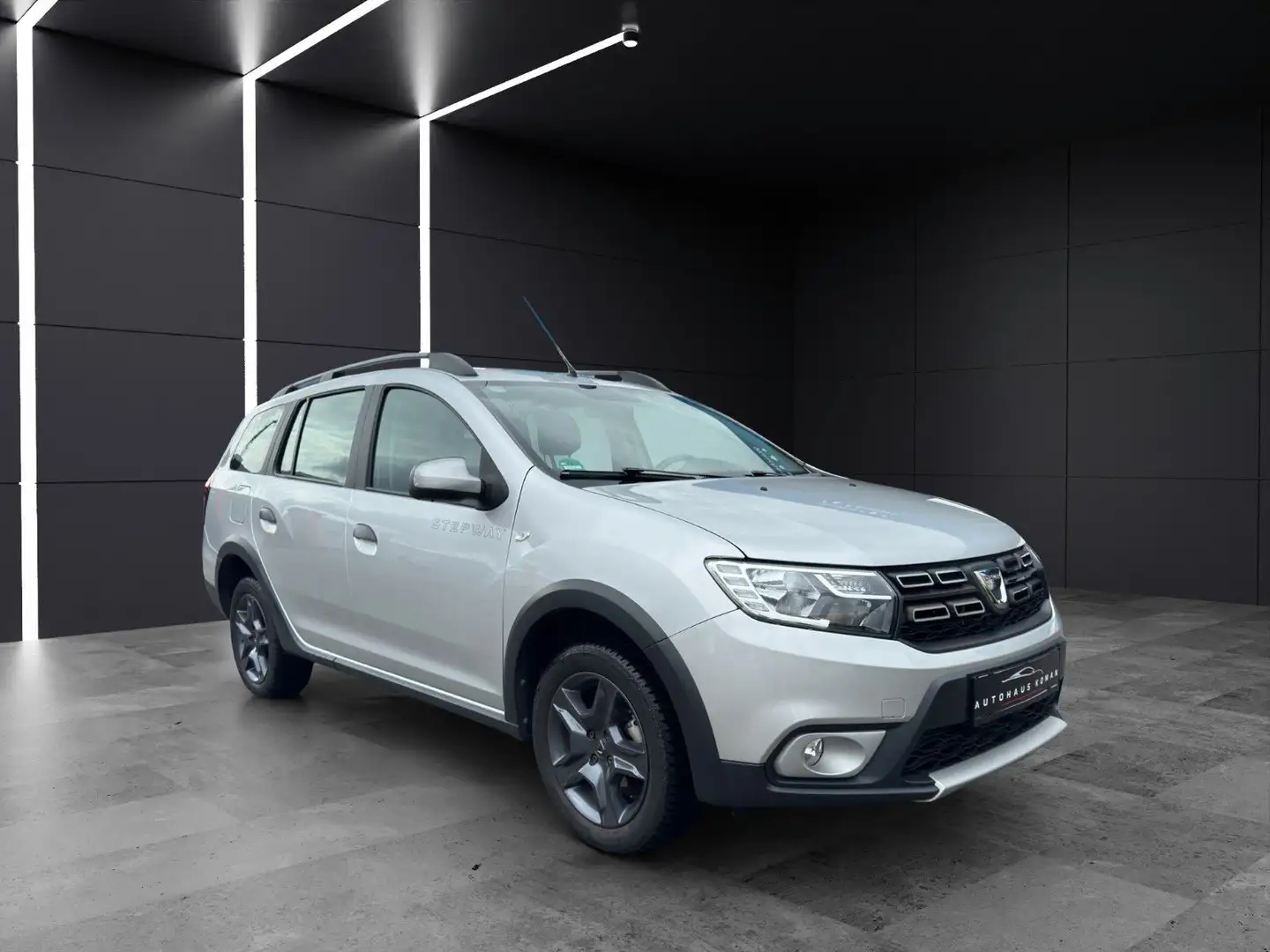 Dacia Logan Celeb.*S-HEFT*AUTOM.*KAMERA*NAVI*1.HAND Argento - 2