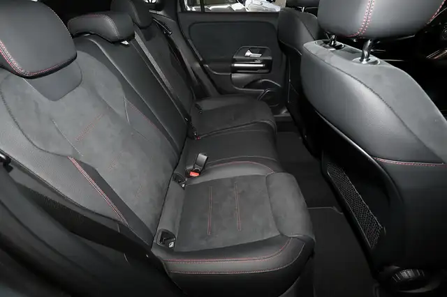 Mercedes-Benz GLA view 6