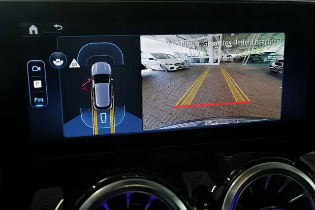 Mercedes-Benz GLA view 11