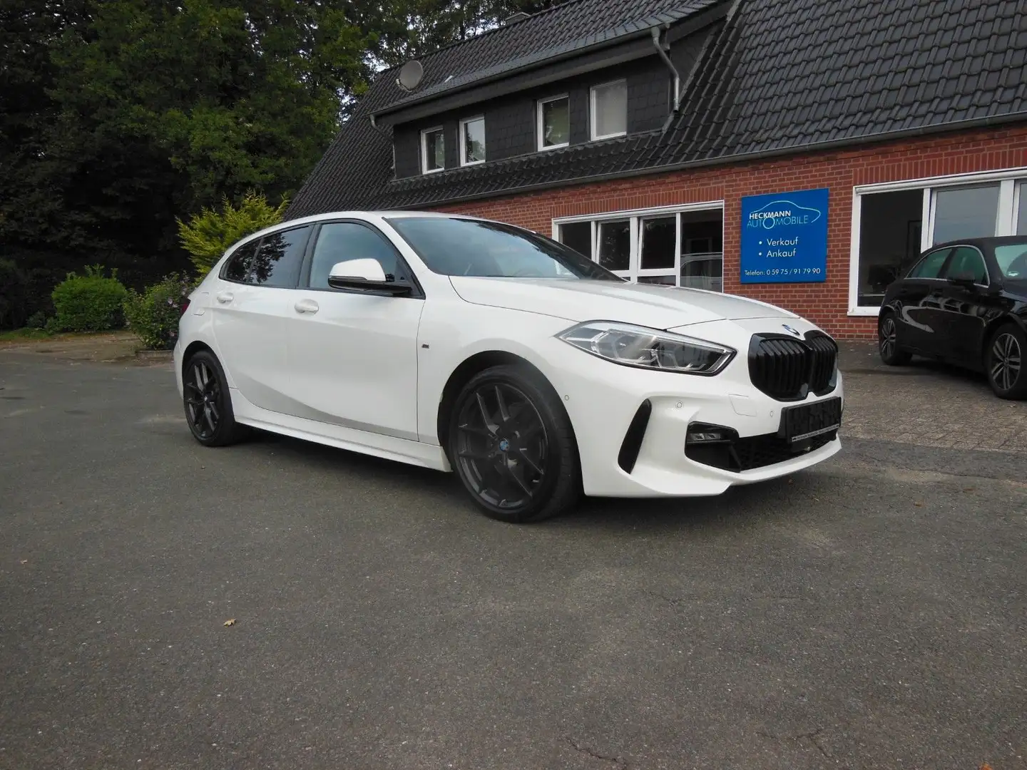 BMW 118 i M Sport SHADOW LINE/18"GREY/LED/NAV/KAM Weiß - 1