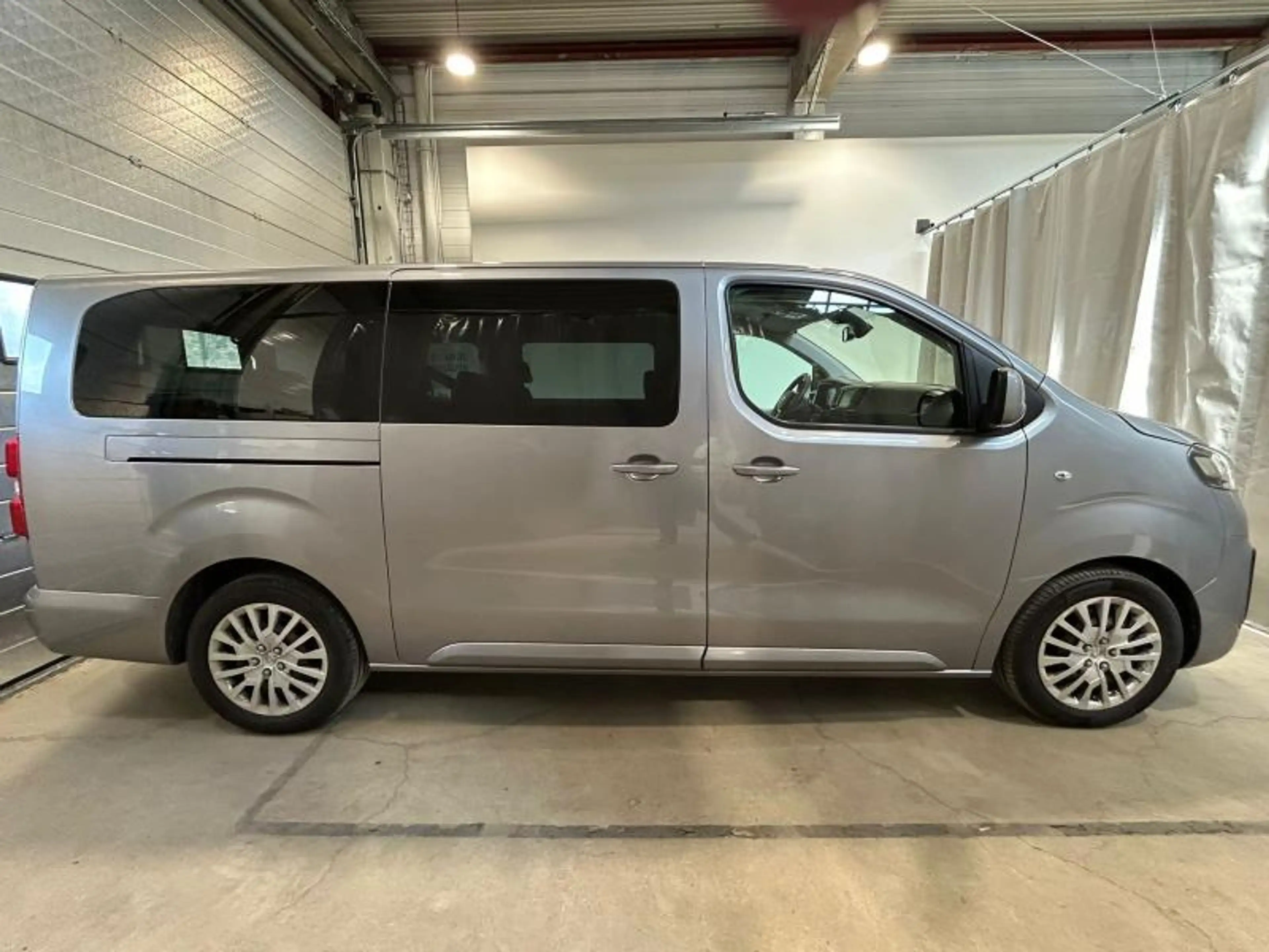 Opel Zafira Life Edition *8 Places* — photo 8