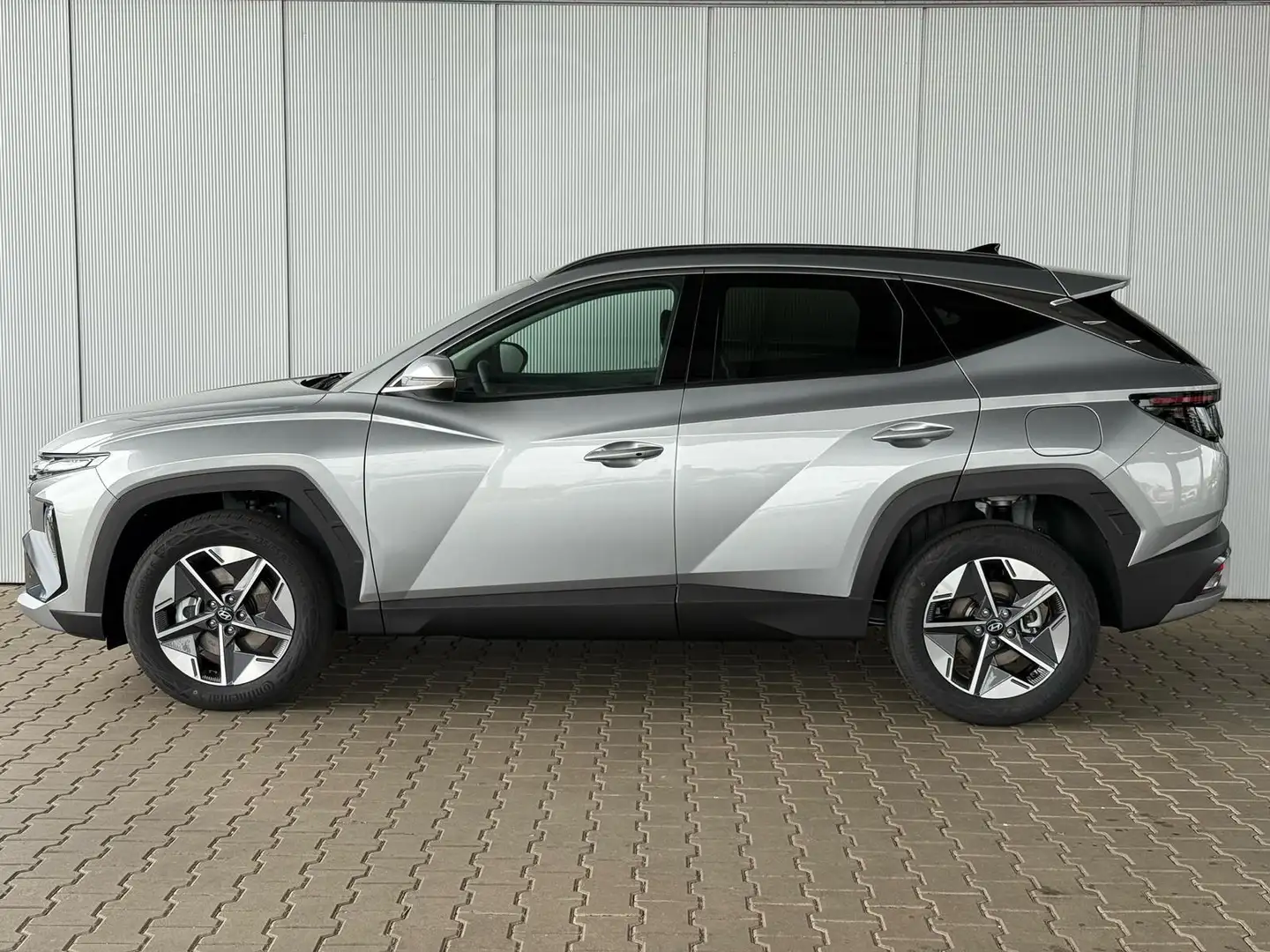 Hyundai TUCSON E-Motion 1.6 T-GDi HEV 2WD / LED ACC 2-Zonen Kl... Silber - 2