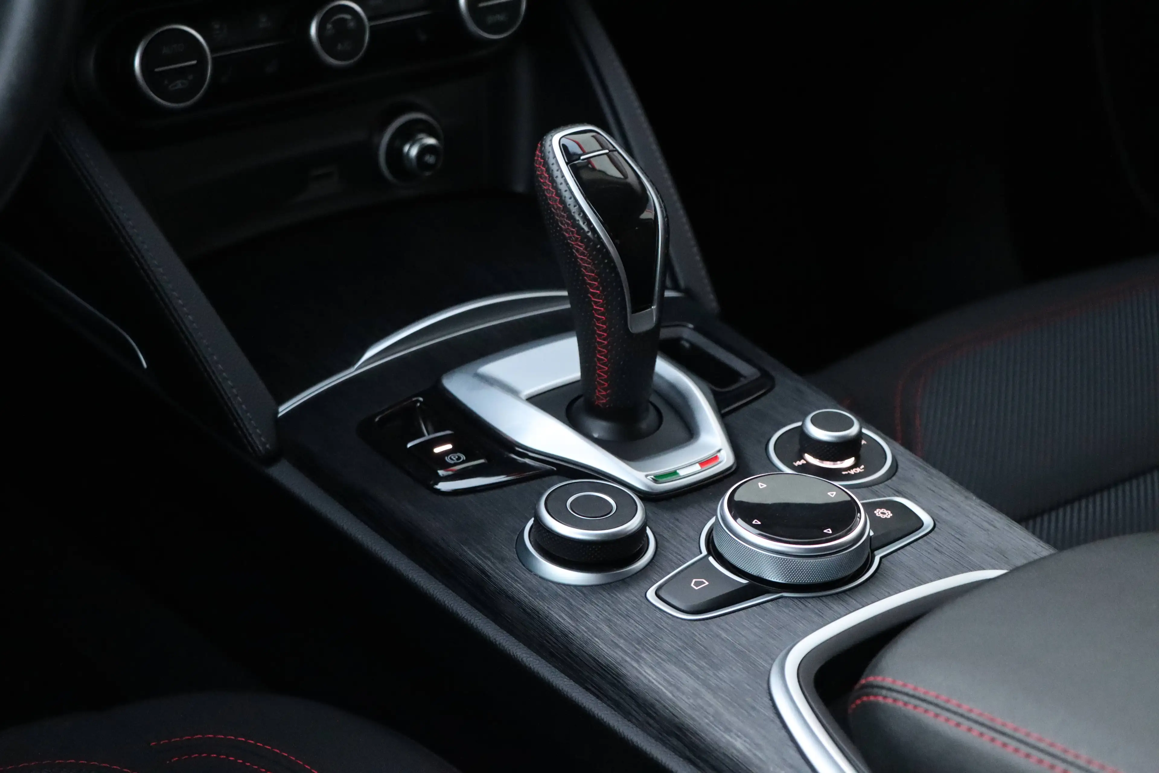 Alfa Romeo Stelvio 2.2 16V 190 AT8 Q4 MAGNIFICA | R.KAMERA | LED | ACC | — photo 13