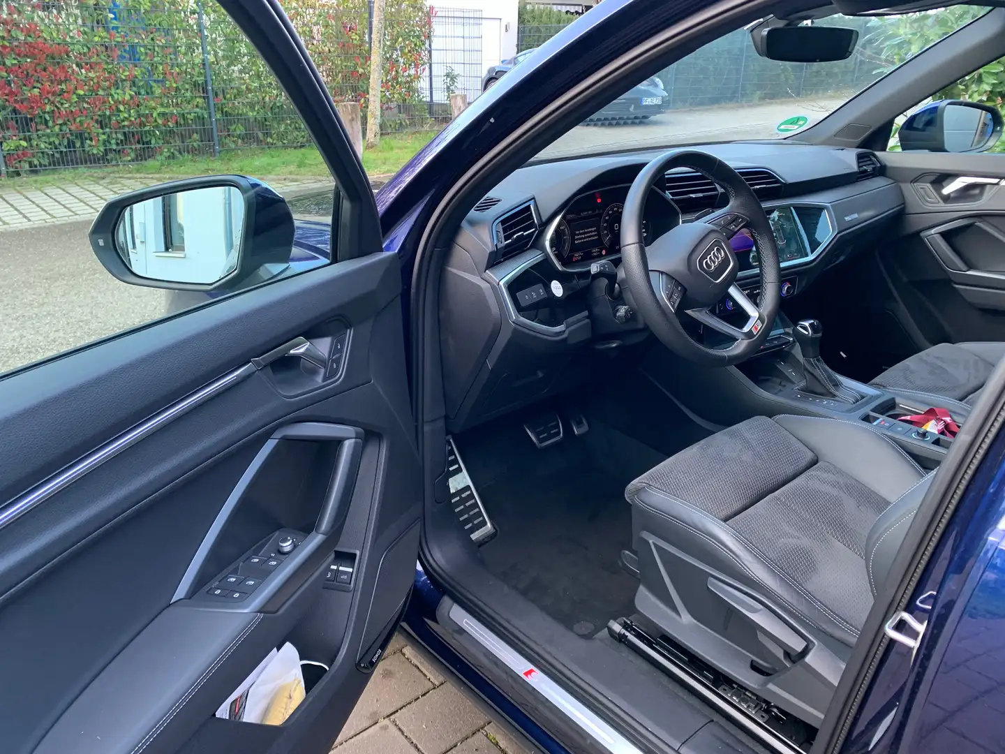 Audi Q3 Q3 45 TFSIe S tronic Blau - 2