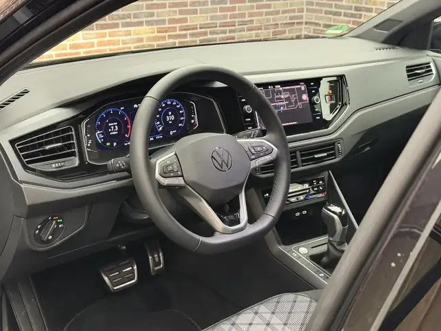 Volkswagen Polo view 3