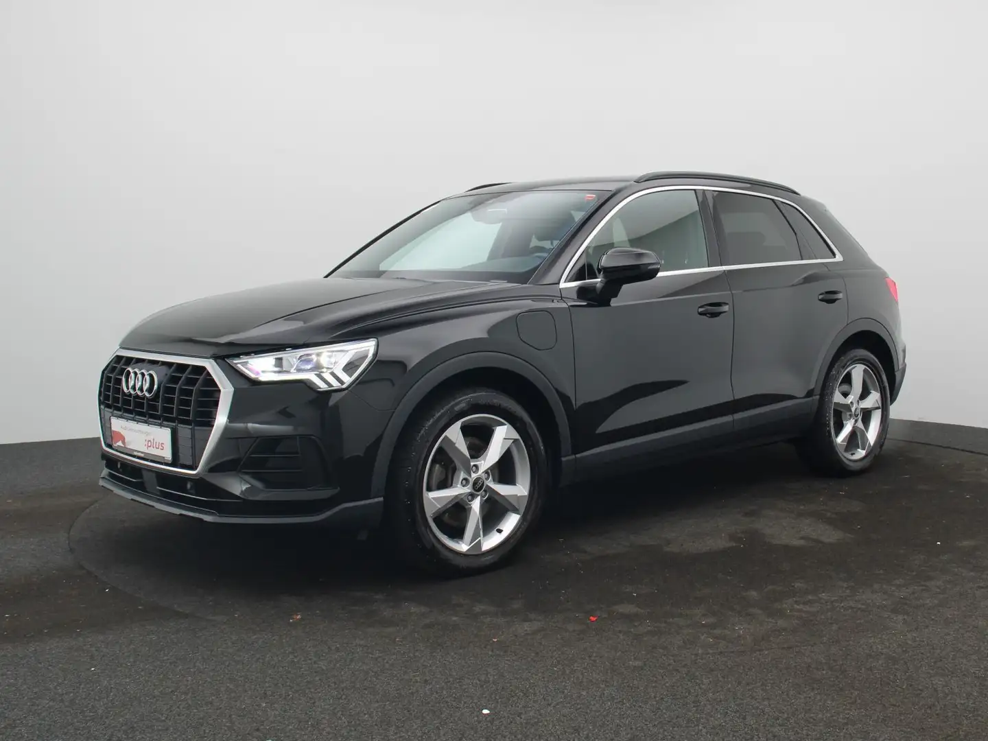 Audi Q3 S-Line 45 TFSIe S-tronic/ LED, ACC, Navi, AHK Schwarz - 2