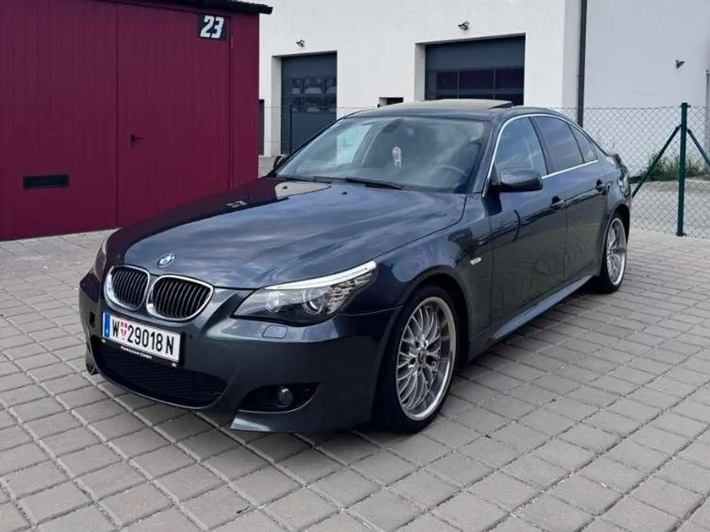 BMW 525 525d Aut. Grau - 1