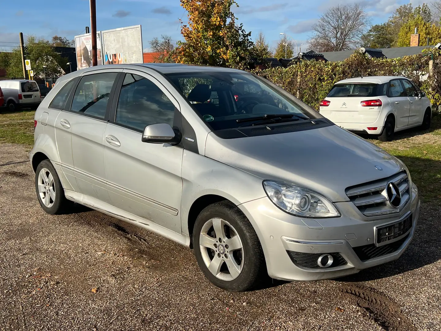Mercedes-Benz B 180 NGT Automatik *NAVI+PANO+XENON+TEMP+AHK* 2009 Silber - 2