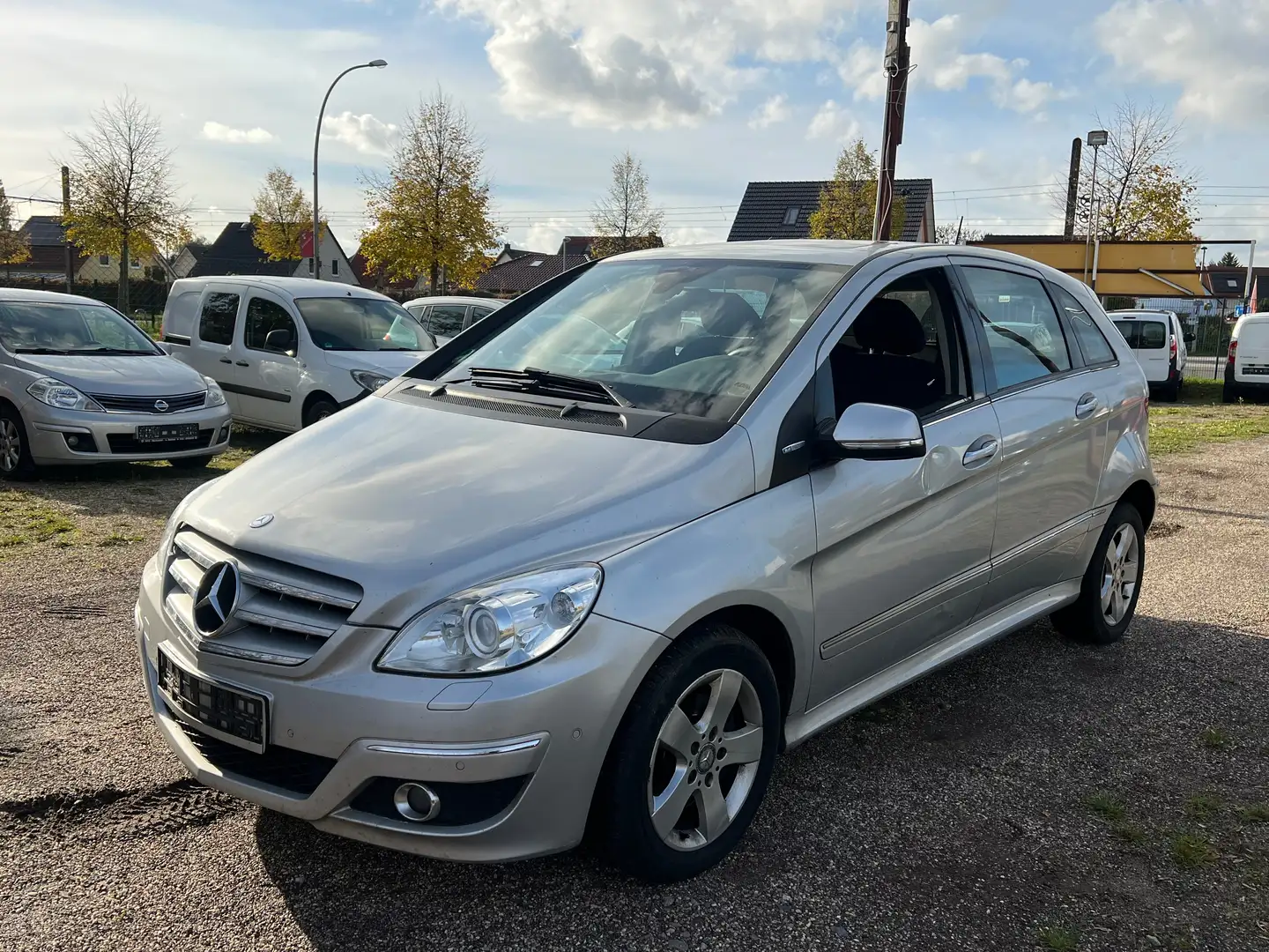 Mercedes-Benz B 180 NGT Automatik *NAVI+PANO+XENON+TEMP+AHK* 2009 Silber - 1