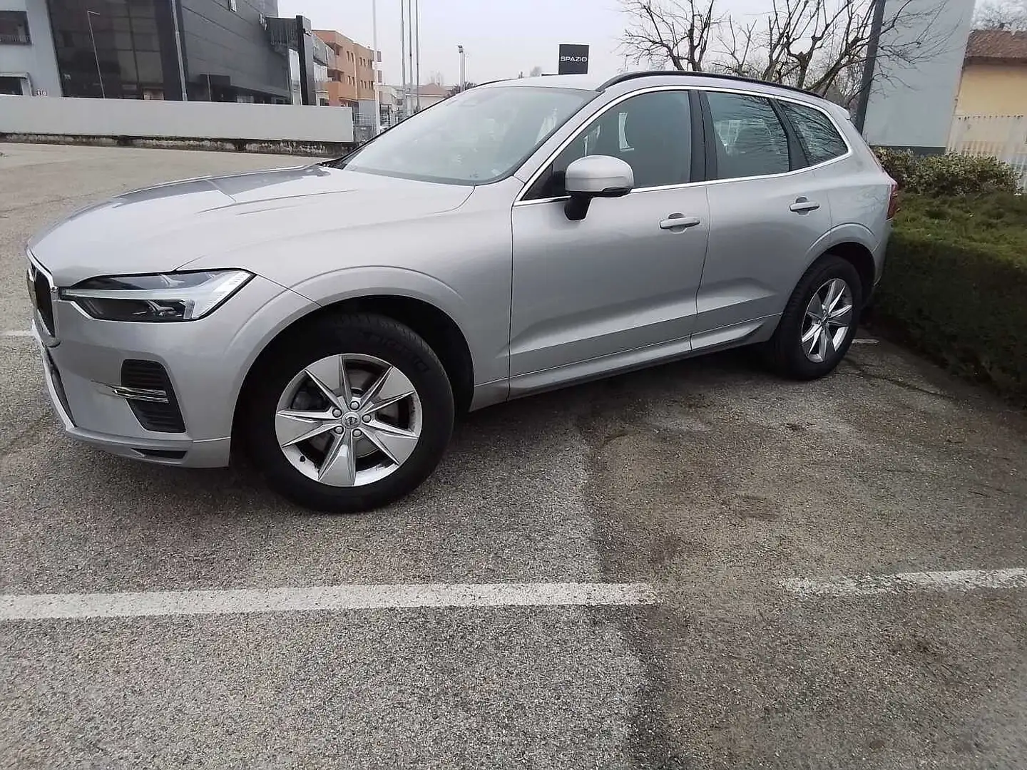 Volvo XC60 Core, B4 AWD mild hybrid, Diesel Argent - 2