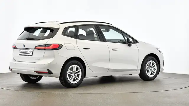 BMW 2 Series view 4