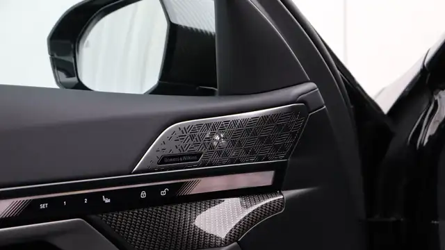 BMW 5 Series view 12