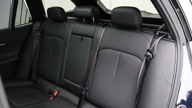 BMW 5 Series view 14