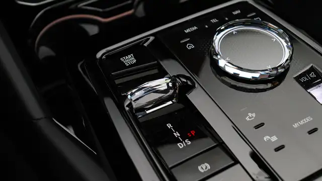 BMW 5 Series view 22