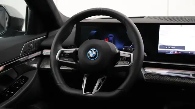 BMW 5 Series view 24
