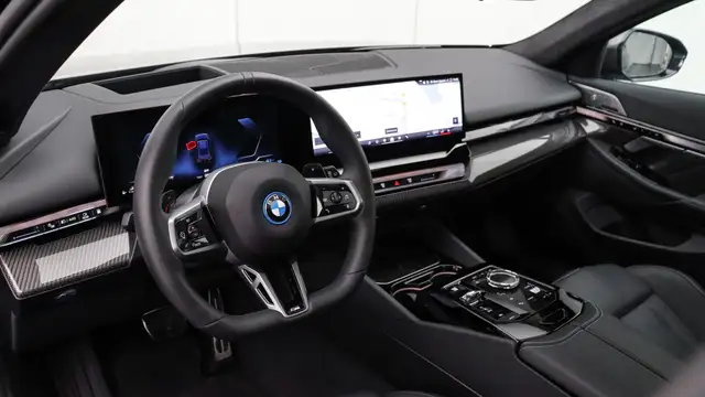 BMW 5 Series view 7