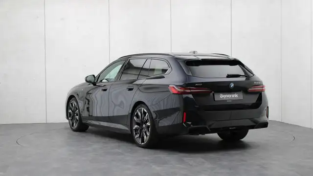 BMW 5 Series view 3