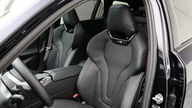 BMW 5 Series view 9