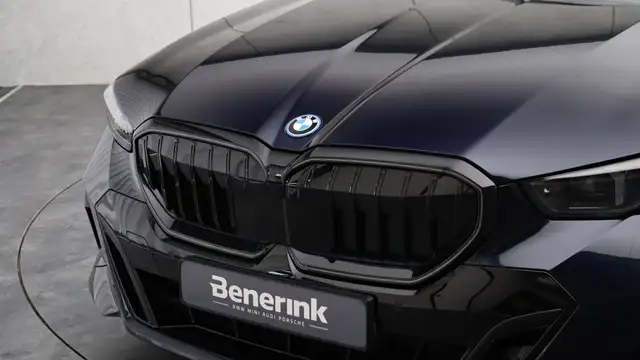BMW 5 Series view 27