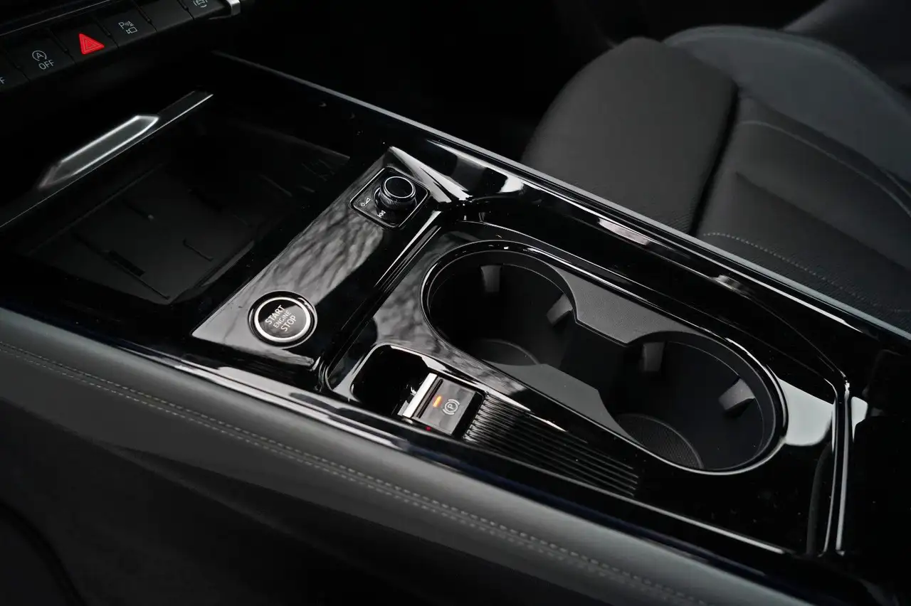 Audi Q3 TFSI TECH PLUS LED 2x S-LINE 20" 11