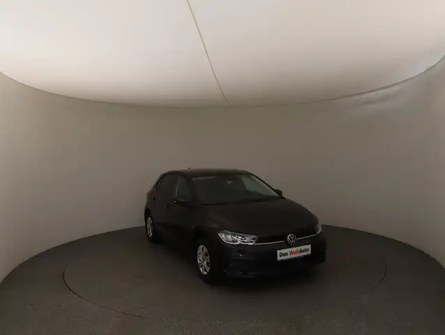 Volkswagen Polo view 2