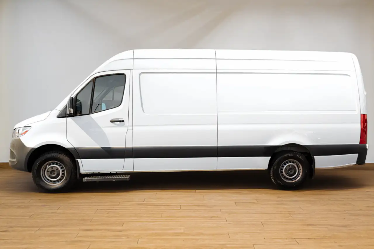 Mercedes-Benz Sprinter photo Mercedes-Benz Sprinter