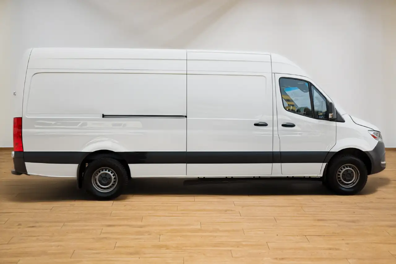 Mercedes-Benz Sprinter photo Mercedes-Benz Sprinter