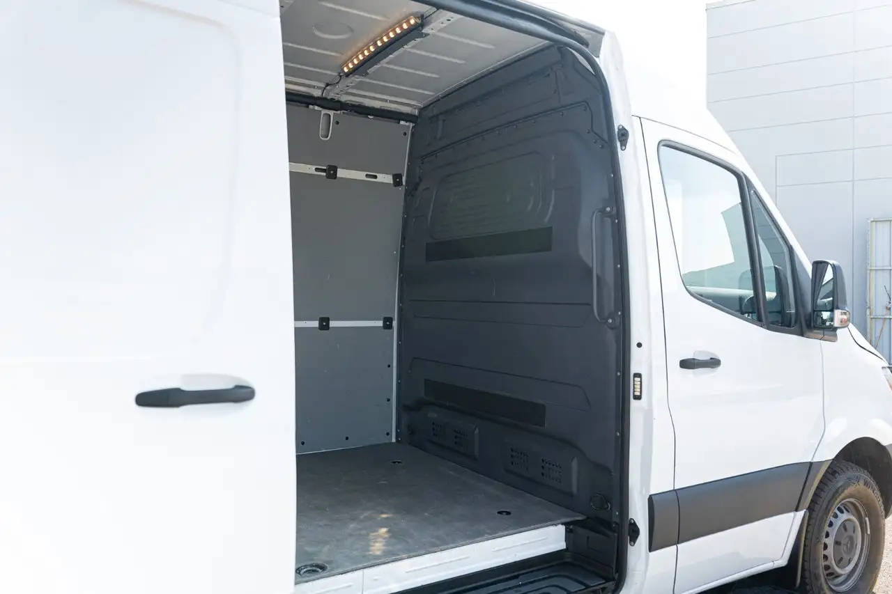 Mercedes-Benz Sprinter photo Mercedes-Benz Sprinter