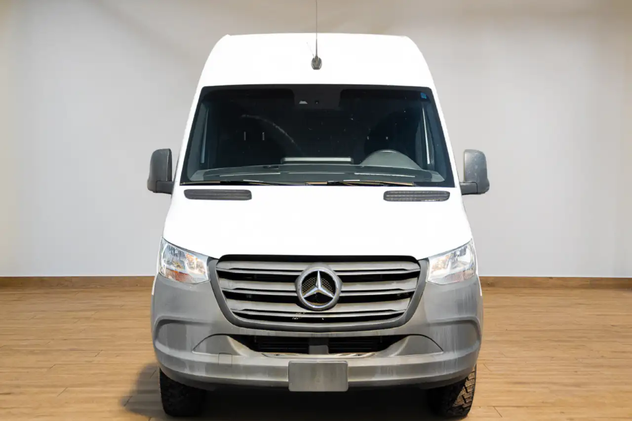Mercedes-Benz Sprinter photo Mercedes-Benz Sprinter