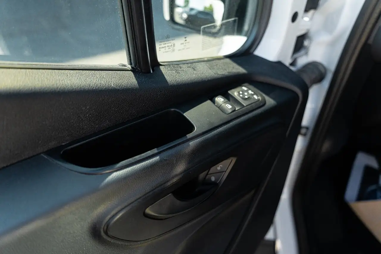 Mercedes-Benz Sprinter photo Mercedes-Benz Sprinter