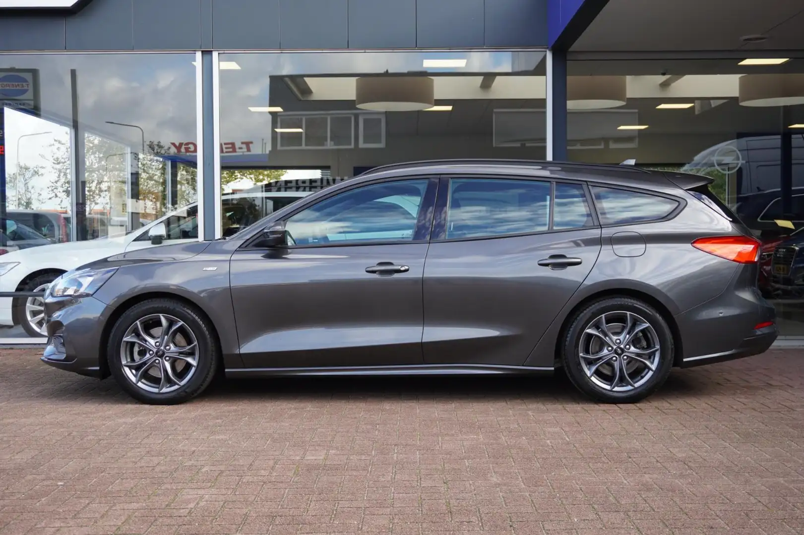 Ford Focus Wagon 1.0 EcoBoost Hybrid ST Line Business | Airco Grijs - 2