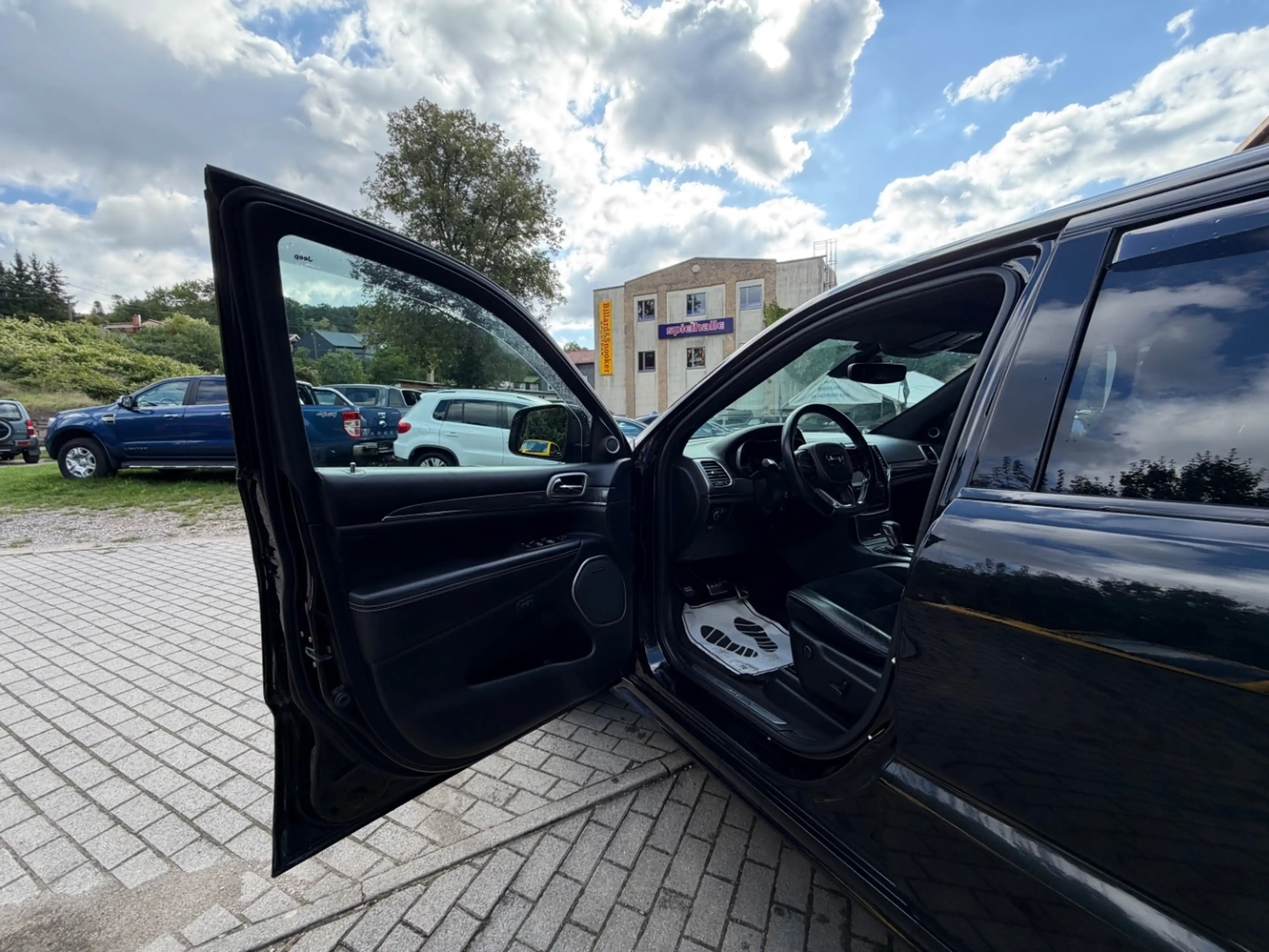 Jeep Grand Cherokee 6,4 SRT Leder"Navi"AHK"LED — photo 9