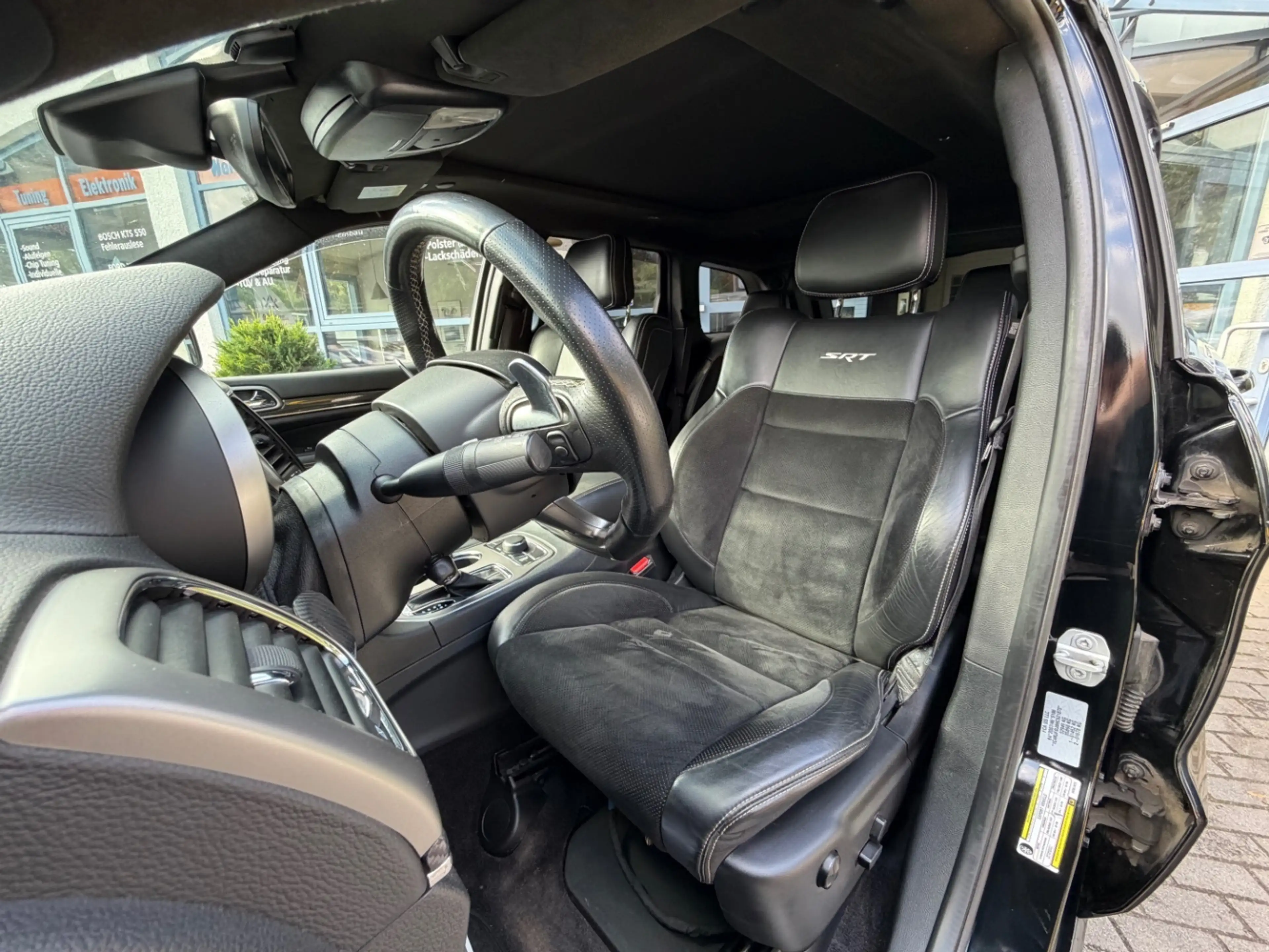 Jeep Grand Cherokee 6,4 SRT Leder"Navi"AHK"LED — photo 12